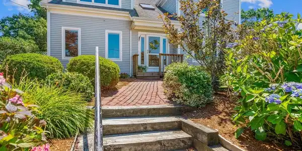24 Bluff Ave