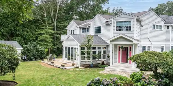 7 Oaklawn Ave