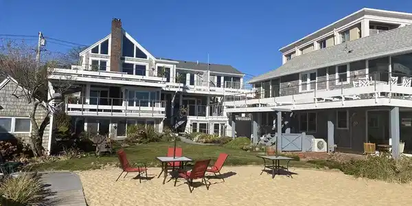 495 Commercial St