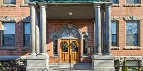 94 Newbury Ave