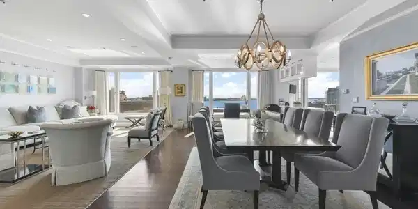 10 Rowes Wharf