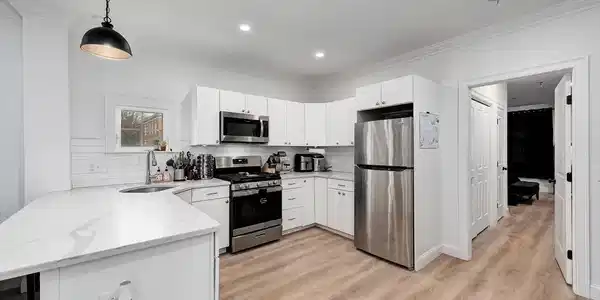 4 Hardy St