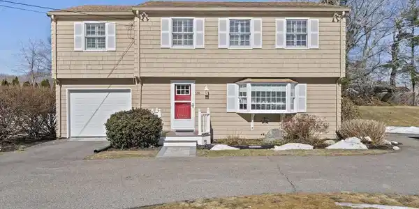 568 Webster St