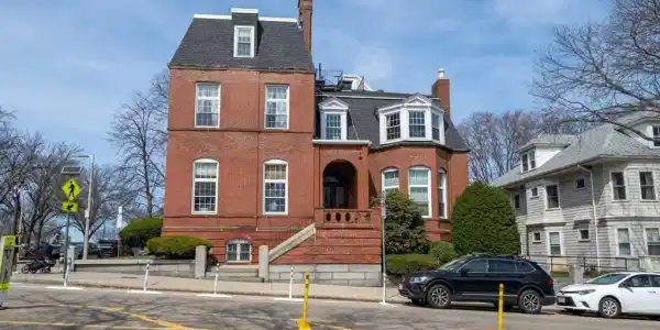 838 E Broadway