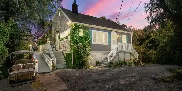 81 Constellation Rd