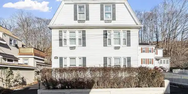 10 Oak St
