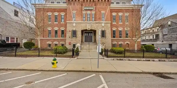 76 Court St