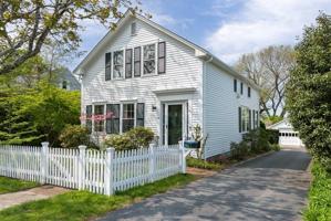 18 Middle St