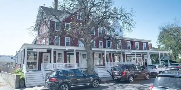 20 Main St