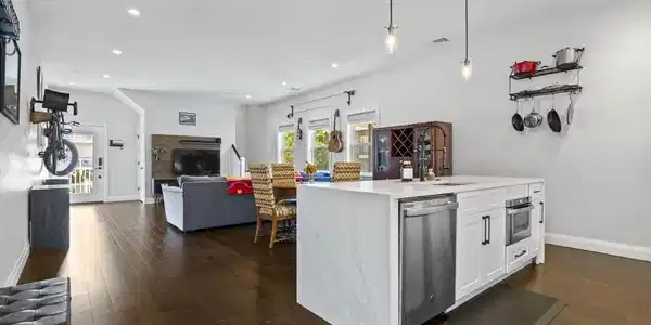 119 Barnes Ave - Penthouse
