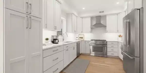 147 W 8th St