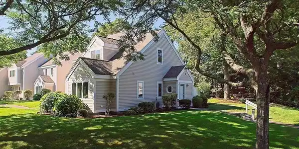 11 Howland Circle