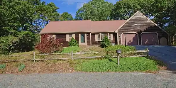 28 Fresh Pond Cir