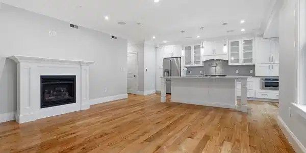 160 W Broadway