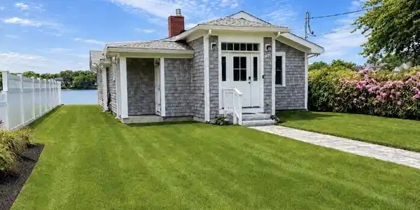 24 Cove St