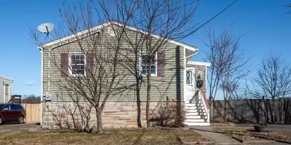 28 Lind Street