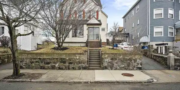 902 Winthrop Ave