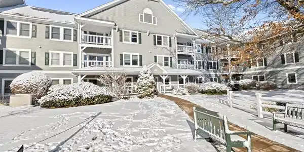 12 Meeting House Ln