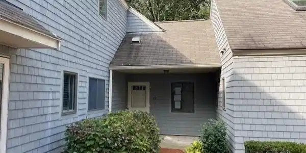42 Landing Ln