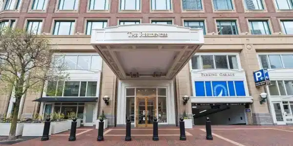 20 Rowes Wharf