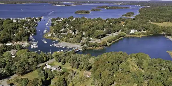 827 Shore Rd