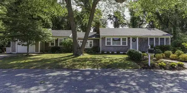 8 Richards  Way