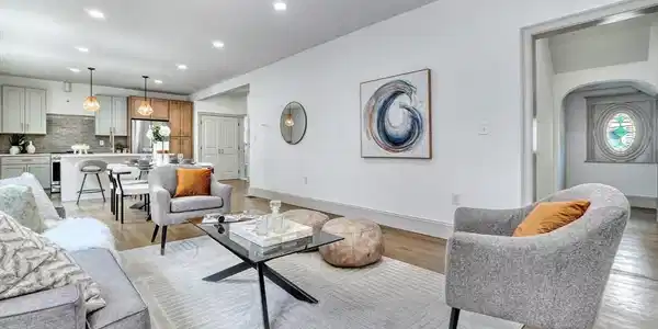 32 Saxton