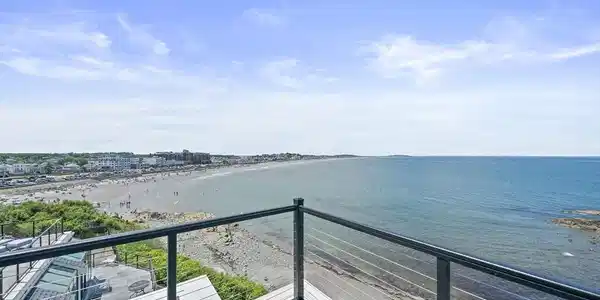 40 Oceanside Dr