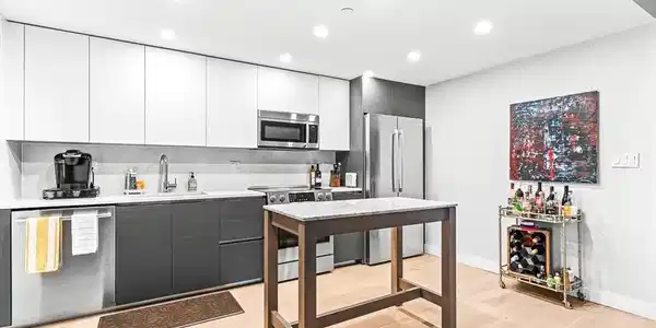 932 Broadway