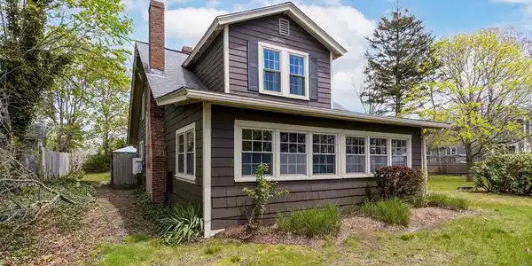 6 Emerald Ave