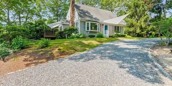 20 Monahansett Rd