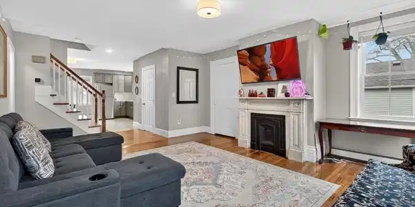 49 Essex St