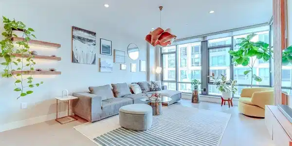 40 Traveler St