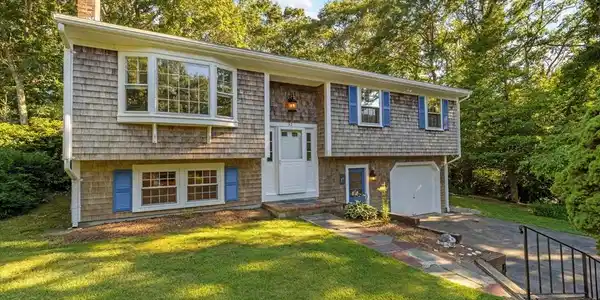 32 Crowell Rd