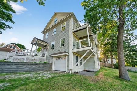 12 Quentin St