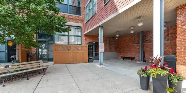 60 Dudley St