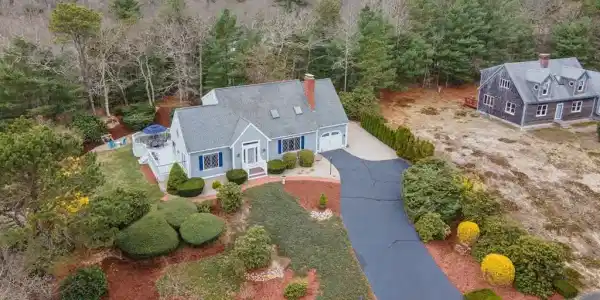 12 Rock Hollow Dr