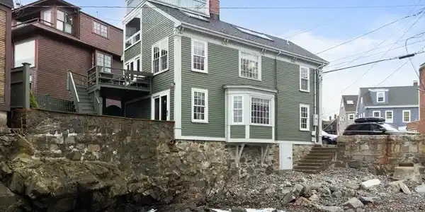 137 Front St