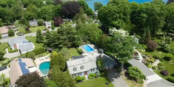 4 Bayview Ave