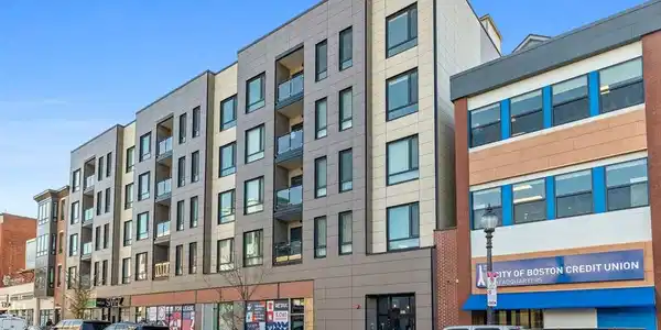 457 W Broadway