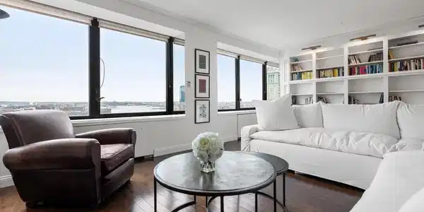 85 E India Row