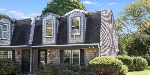 374 Davisville Rd