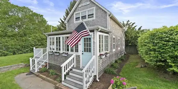 323 N Main St