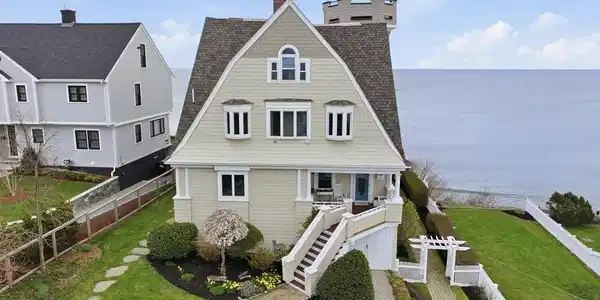 2 Bluff Rd