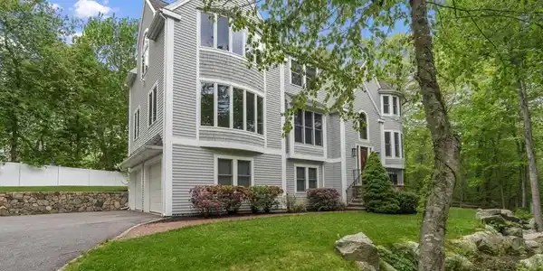 10 Heritage Ln
