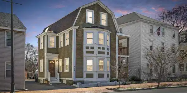129 Bridge St