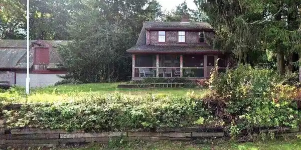 35 River St