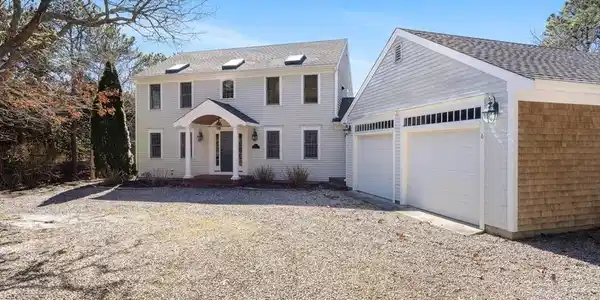 8 Hillbourne Ter