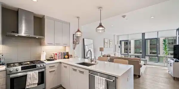 40 Traveler St