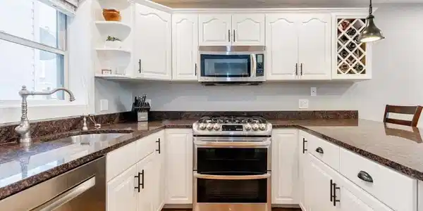 124 W 7th St